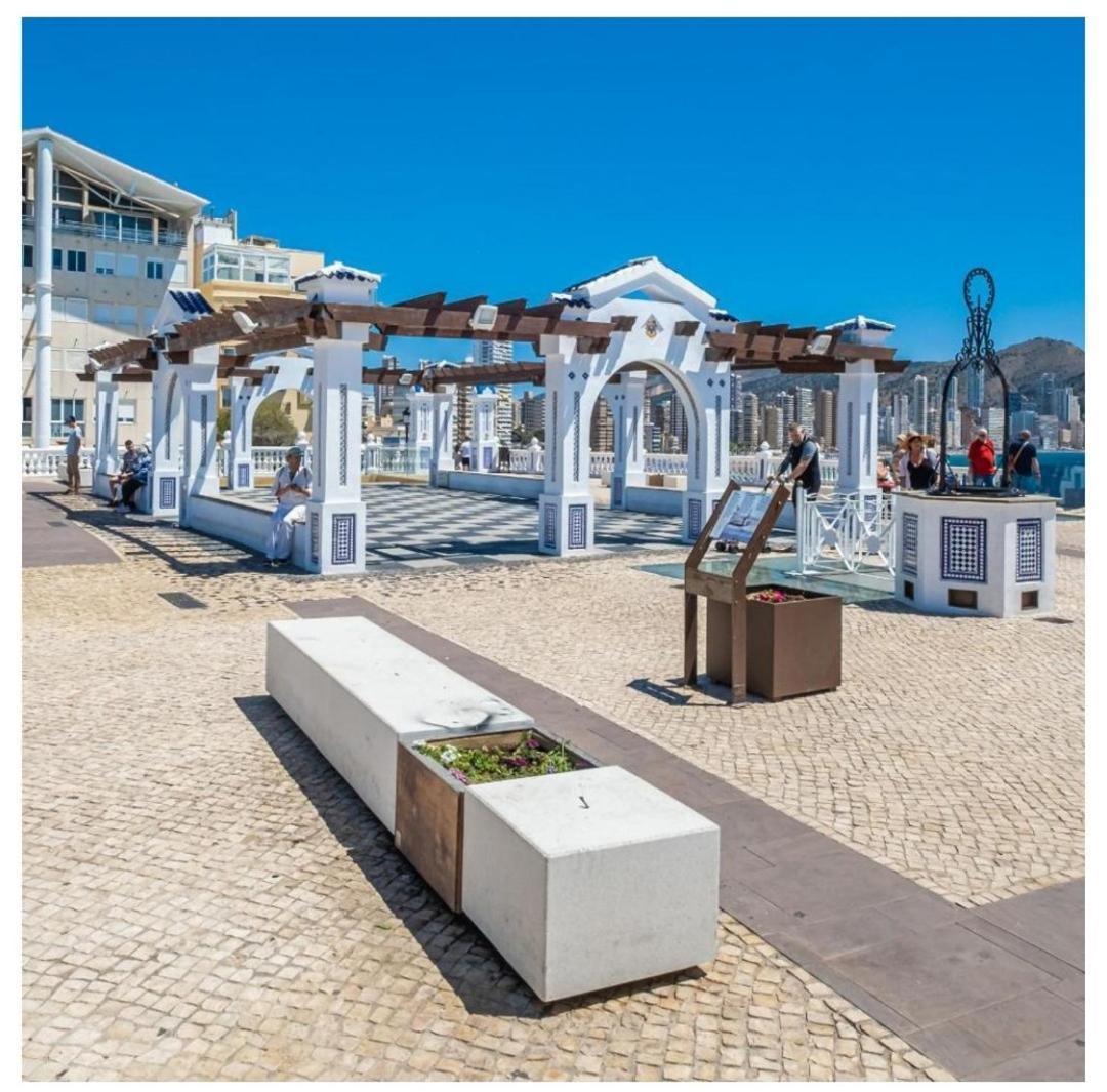 Luxury Primerisima Linea Playa Poniente Benidorm Con 6,5 Mts De Vistas Frontales Al Mar Exterior foto